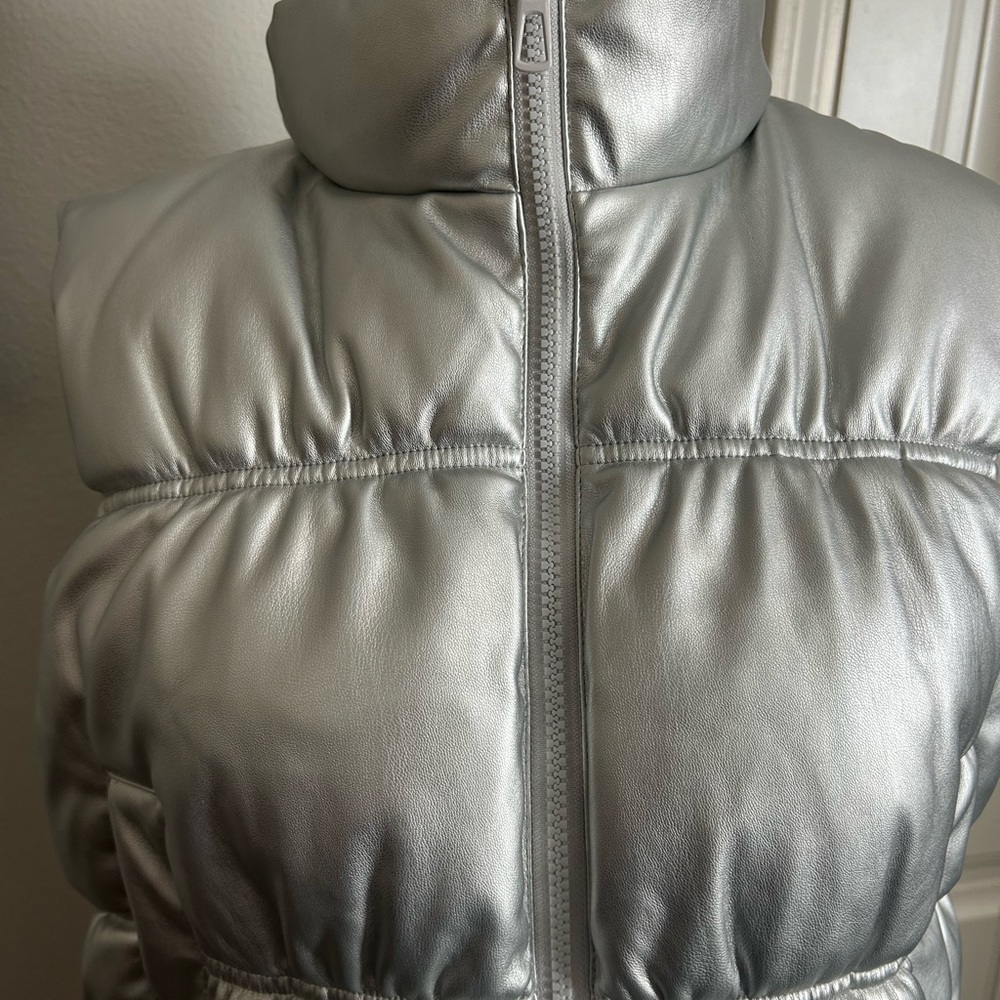 NWT Rachel Roy Silver Metallic Puffer Vest Sz XL Full Zip - Picture 2 of 5